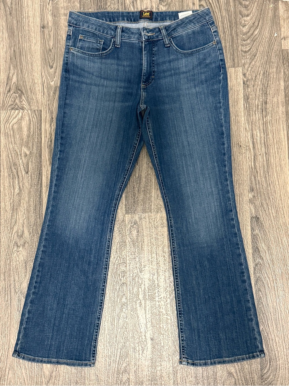 Lee Women’s Bootcut Jeans Size 10 Short Mid Rise Dark Wash Friction Resistant